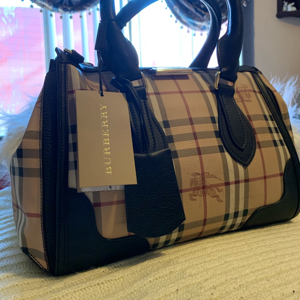 Burberry hand bag authentic, brand new with tag!